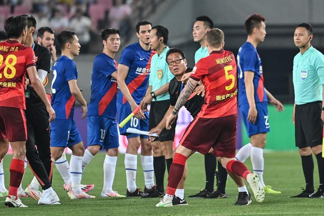斯坦科维奇父亲现场助阵，兄弟对决国米胜出